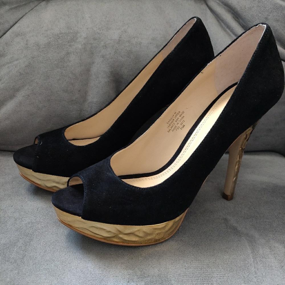 Suede Peep toe pumps